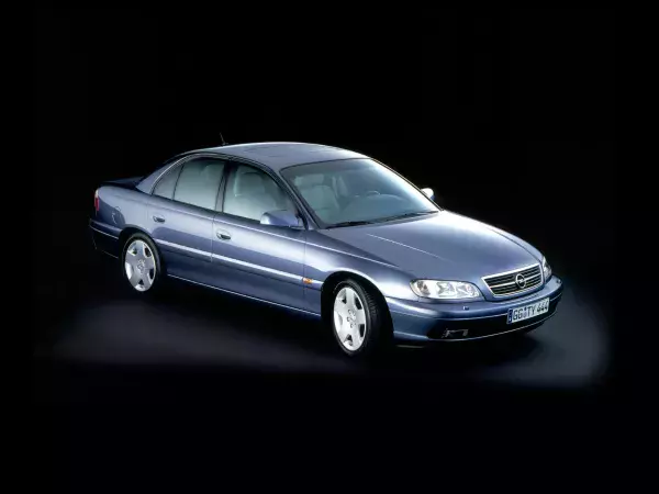 Девочка для битья: как Opel Omega конкурировала с BMW, почему провалилась, и при чём тут Corvette