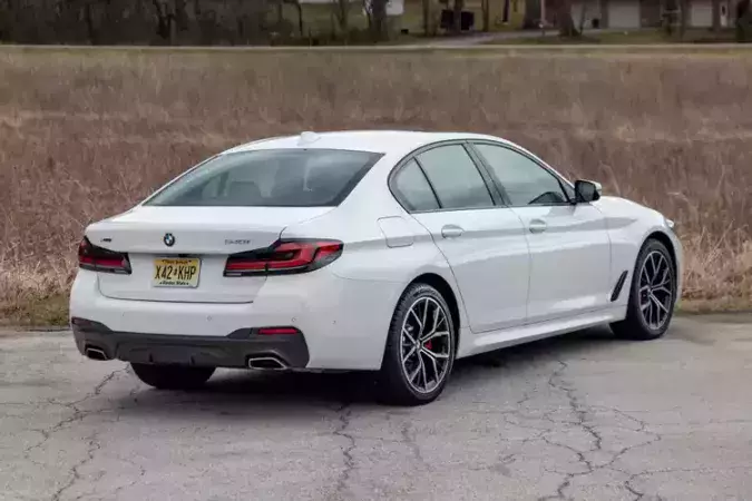 Является ли BMW 5 серии 2021 года хорошим автомобилем? Рассмотрим плюсы