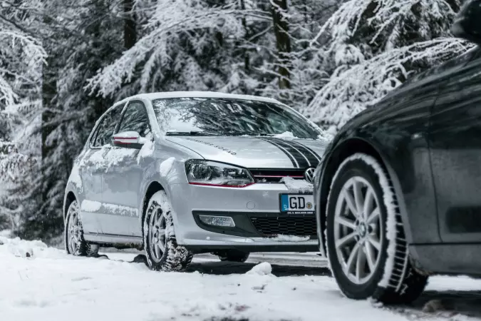 Автомобили на снегу