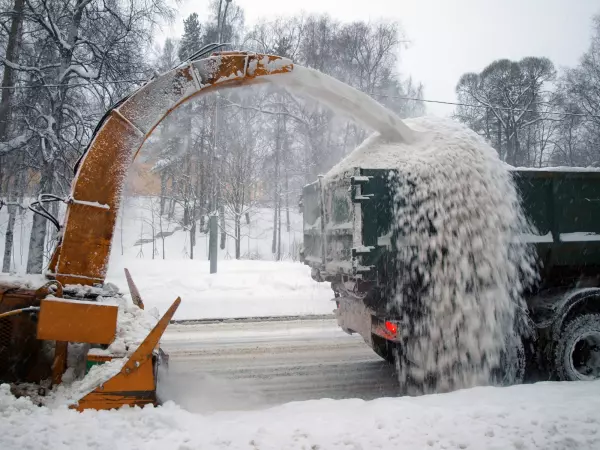 Чистка дороги от снега