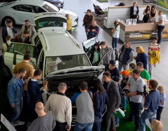 Распродажа в автосалоне