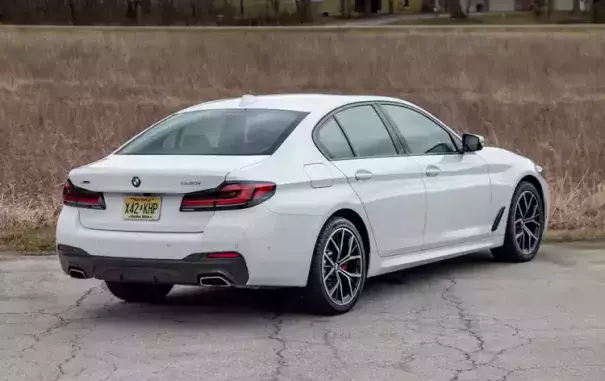 Является ли BMW 5 серии 2021 года хорошим автомобилем? Рассмотрим плюсы