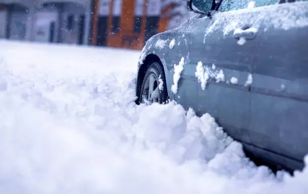 Машина в снегу