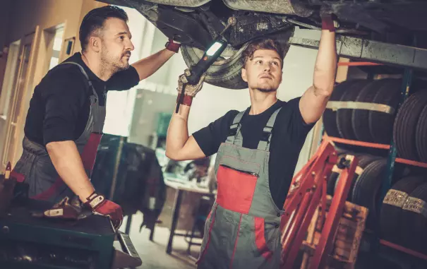 Мастера в сервисном центре