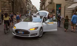 Tesla такси