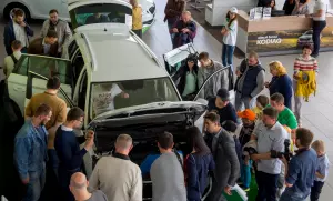 Распродажа в автосалоне