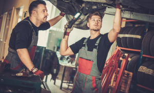 Мастера в сервисном центре